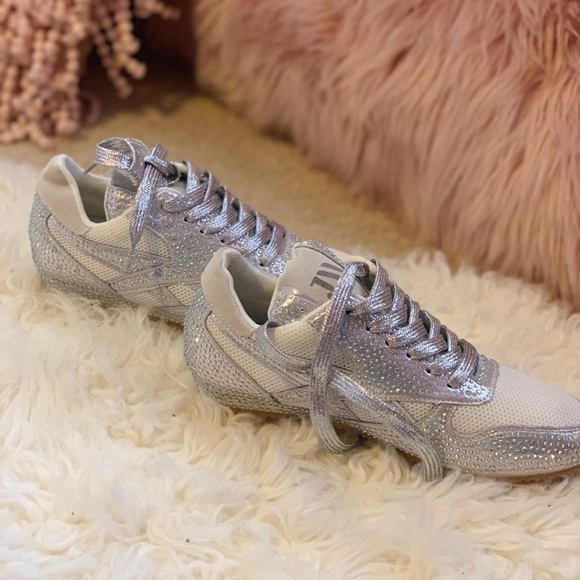 "Sparkly Silver Glamorous Chic!" Sz 6 as shown inside under cushion. - Picture 4 of 11